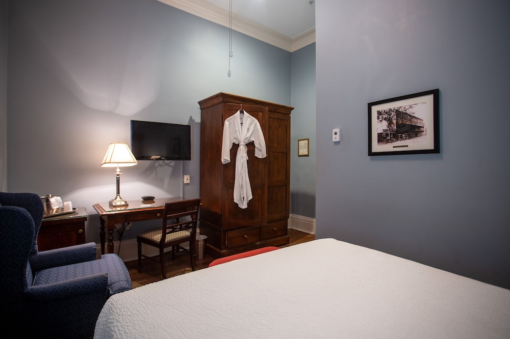 PETITE, QUEEN BED