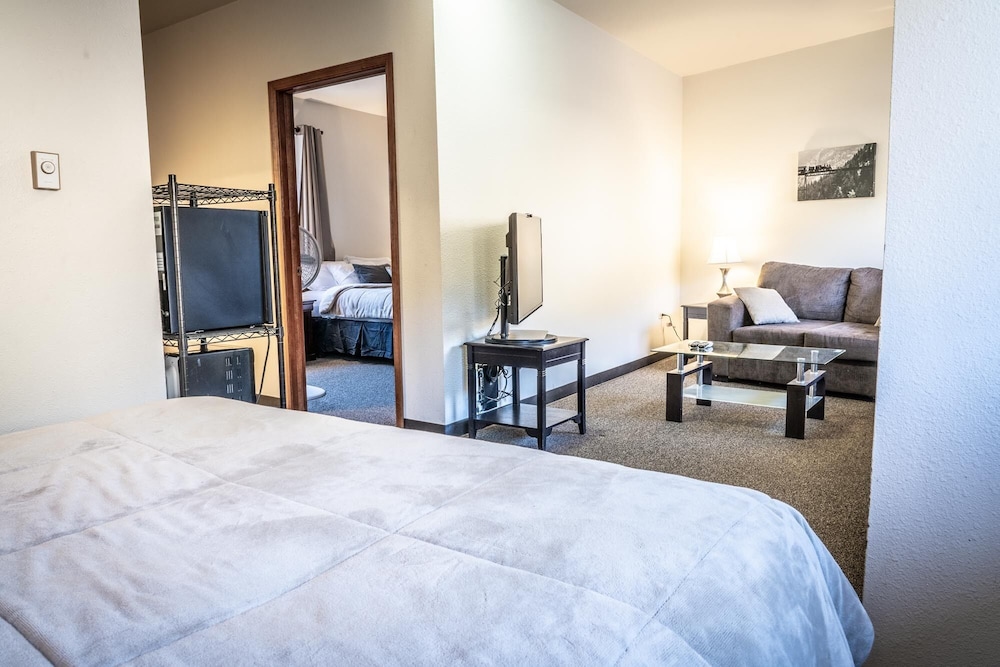 JC Suites 17/43