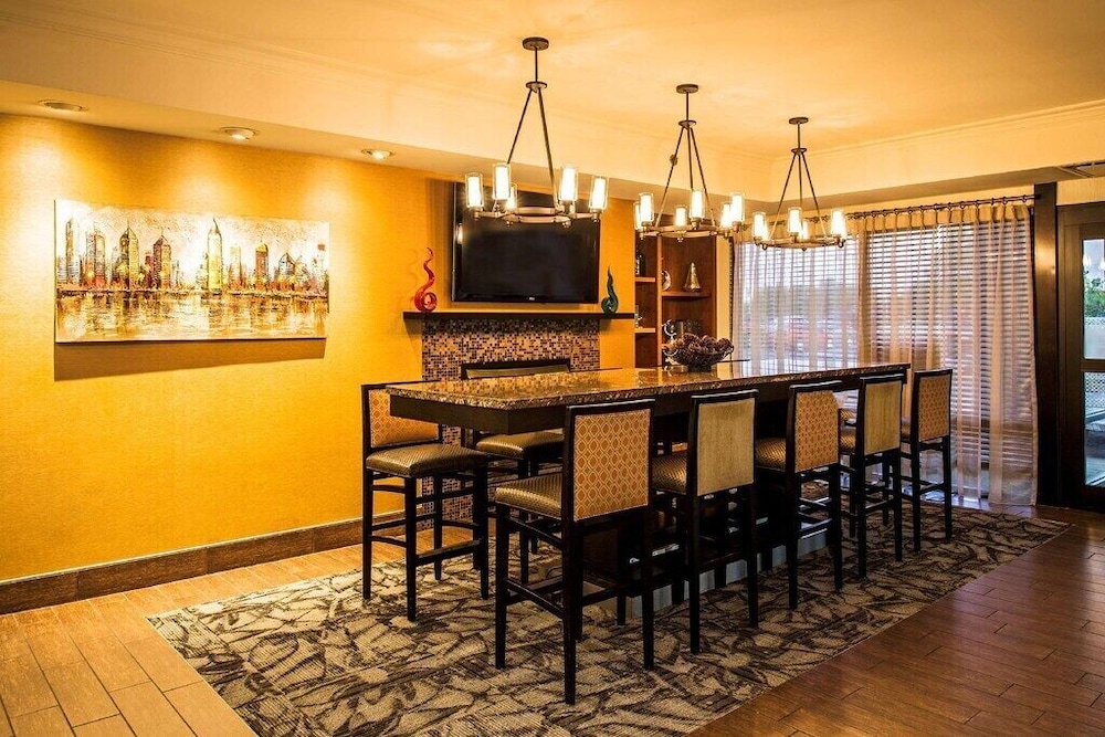 Hampton Inn by Hilton Philadelphia International Airport 45/50