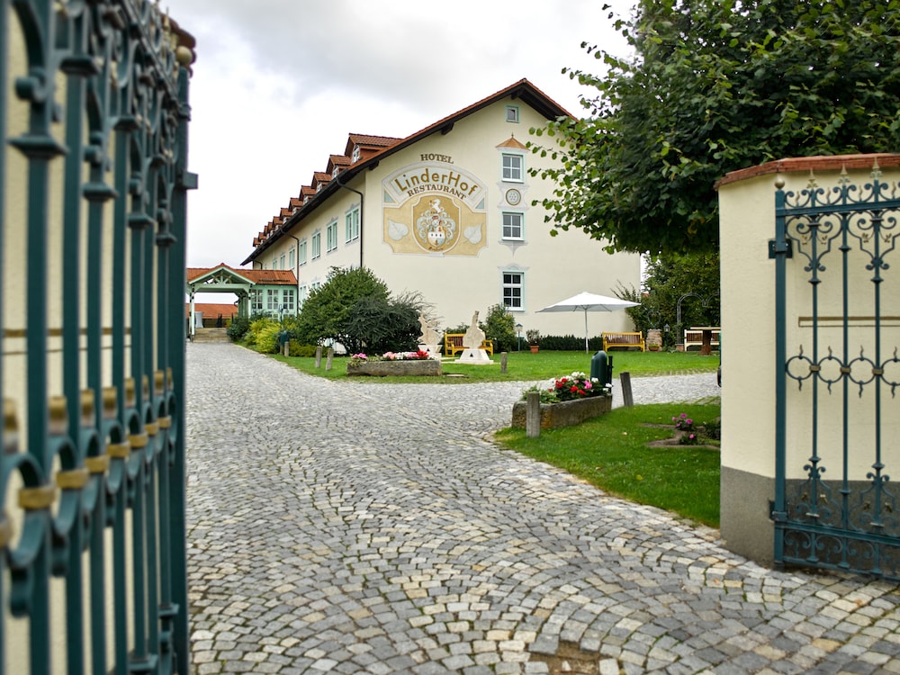 Hotel Linderhof Erfurt 25/32