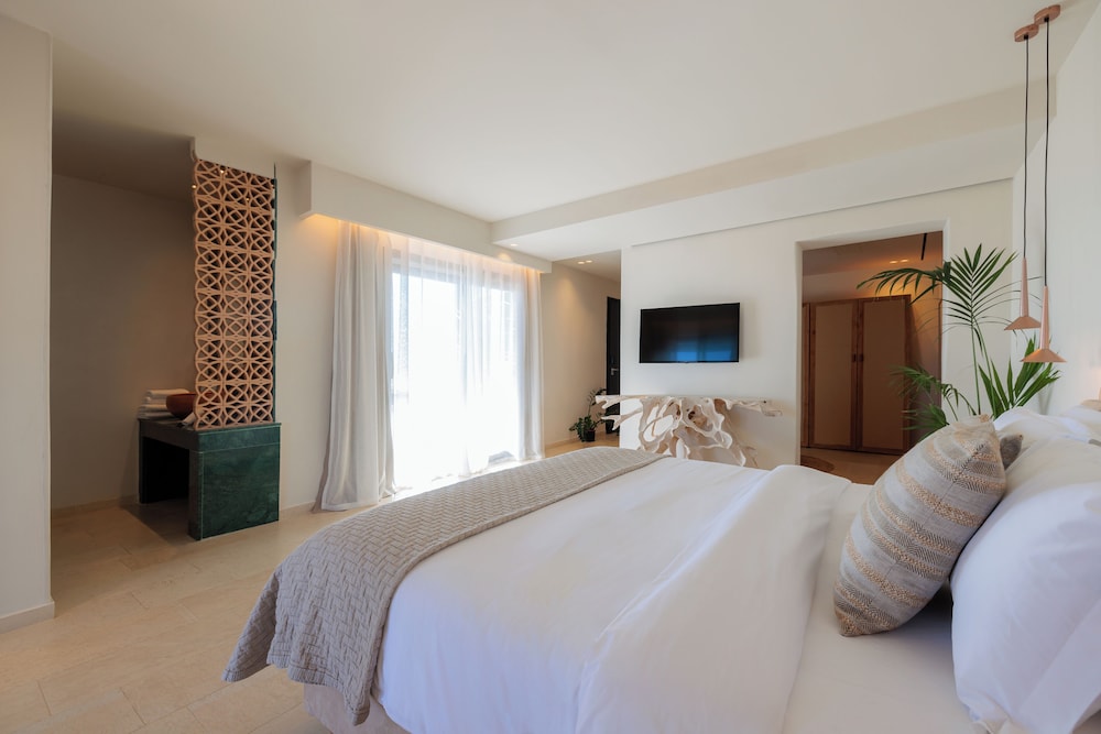 MASTER, SUITE, SEA VIEW, PRIVATE POOL