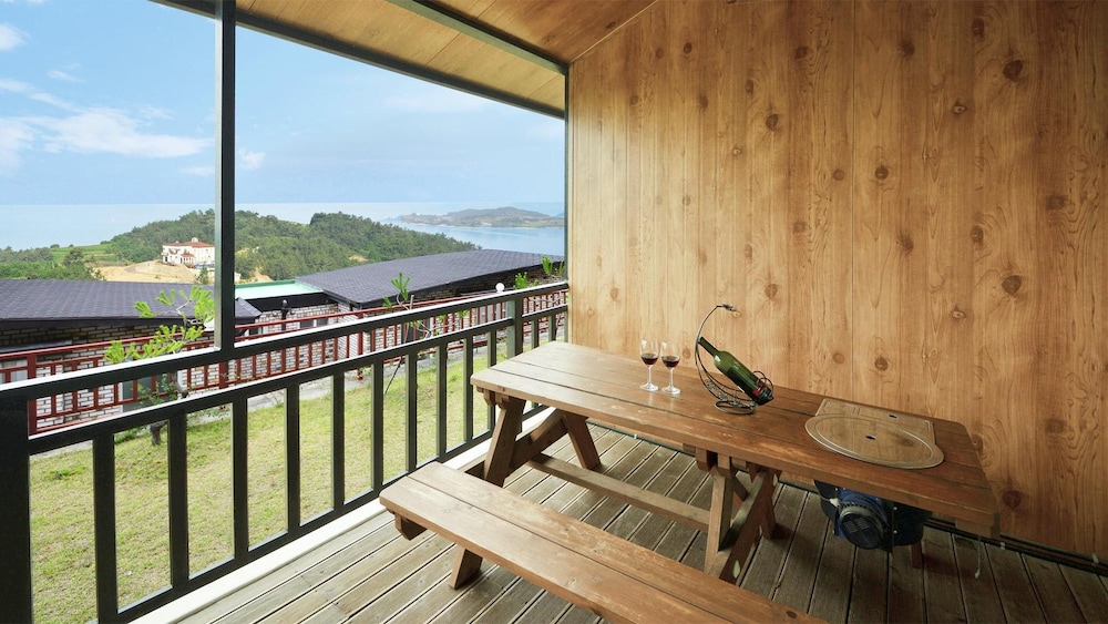 Yeosu Hwangto Pension 24/50