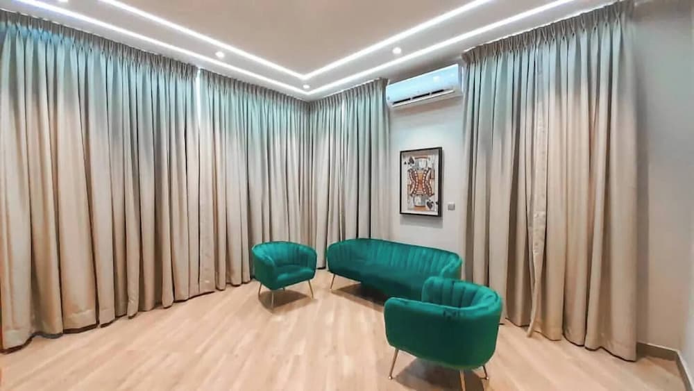Iris Hotel 38/50