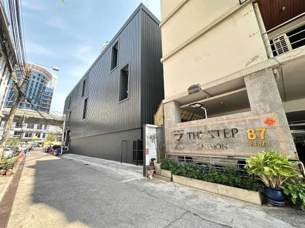 Collection O The Step Sathorn 52/63