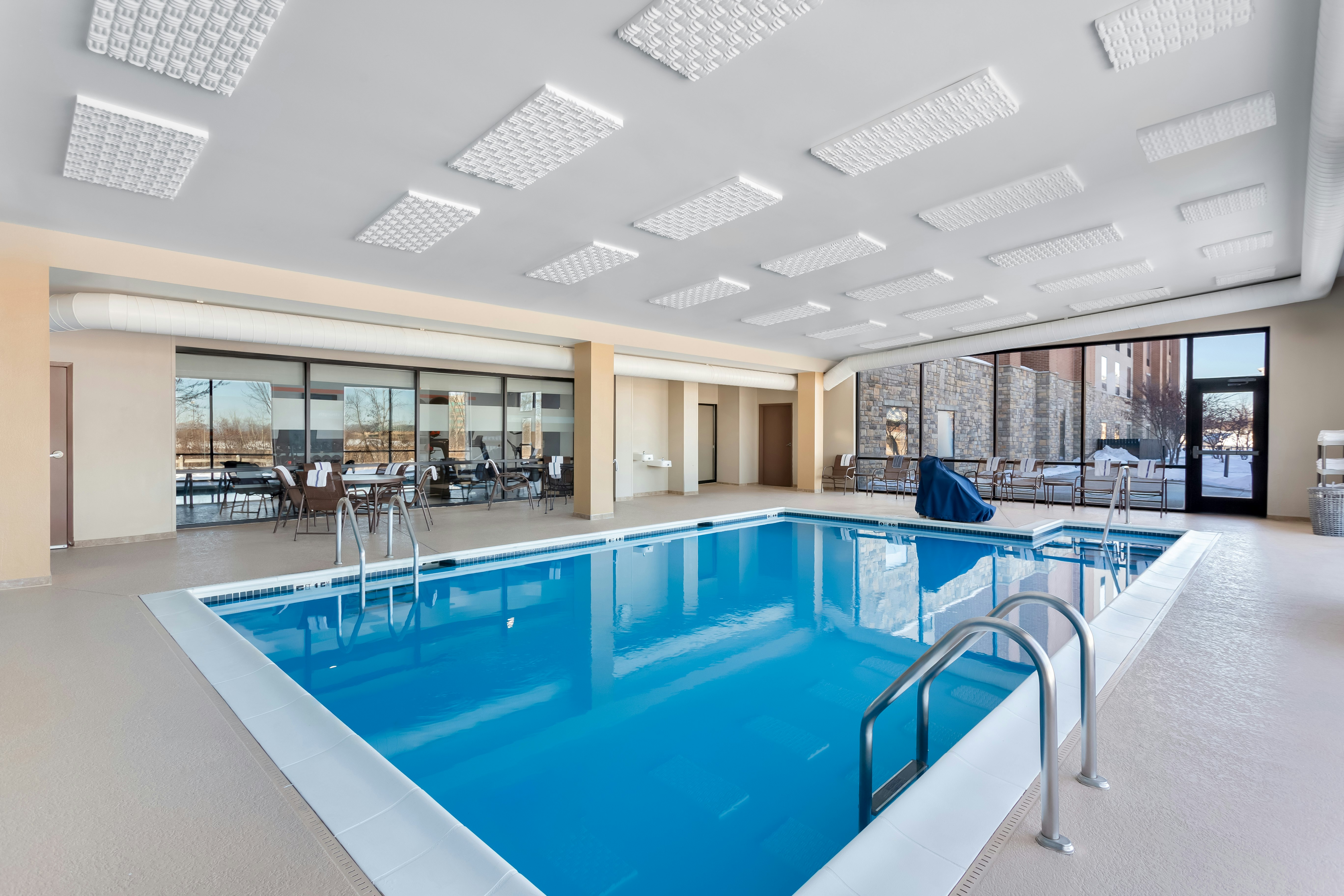 Hampton Inn & Suites Chicago Deer Park 30/44