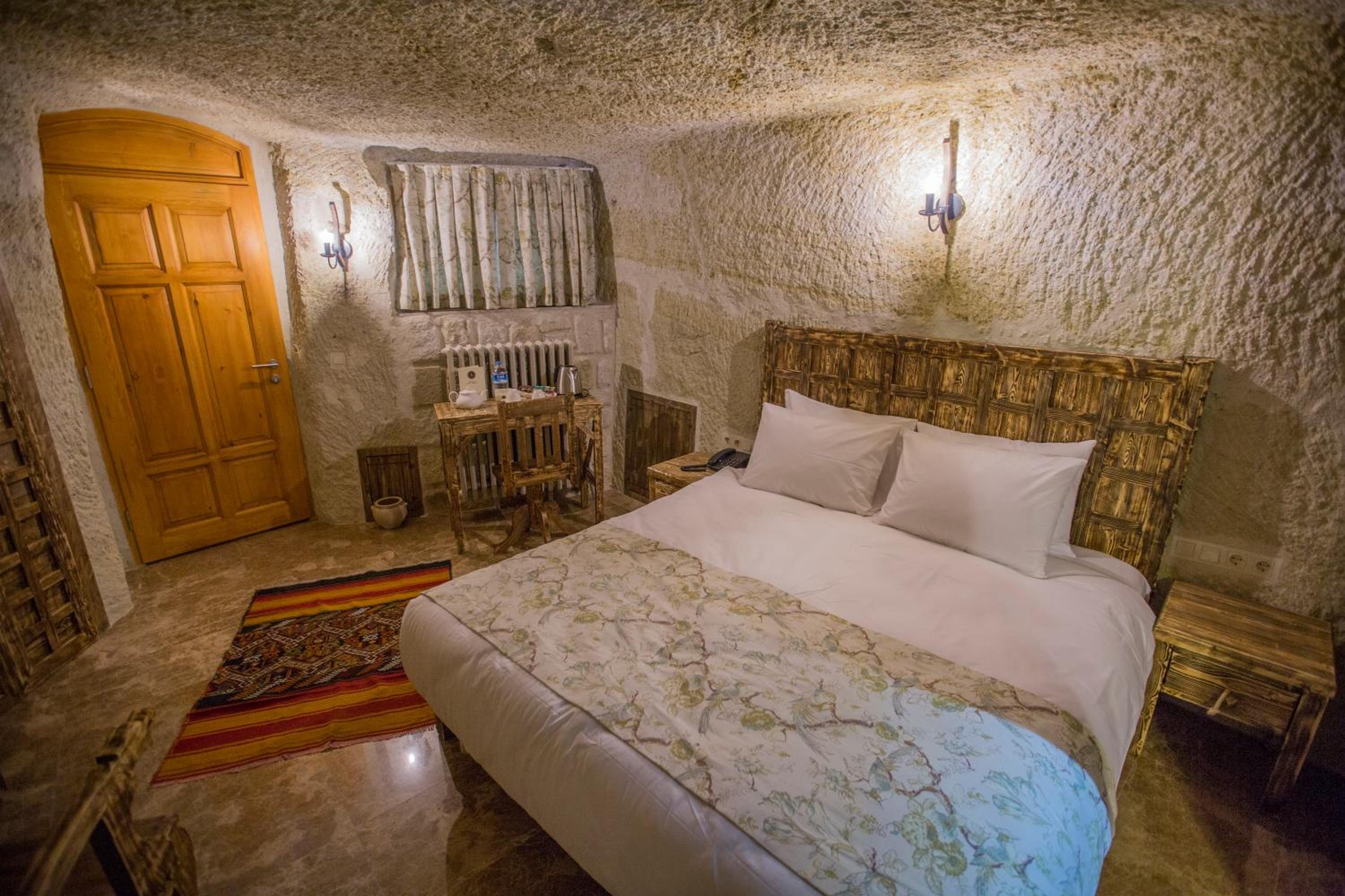 Cave, Economy, Double Bed