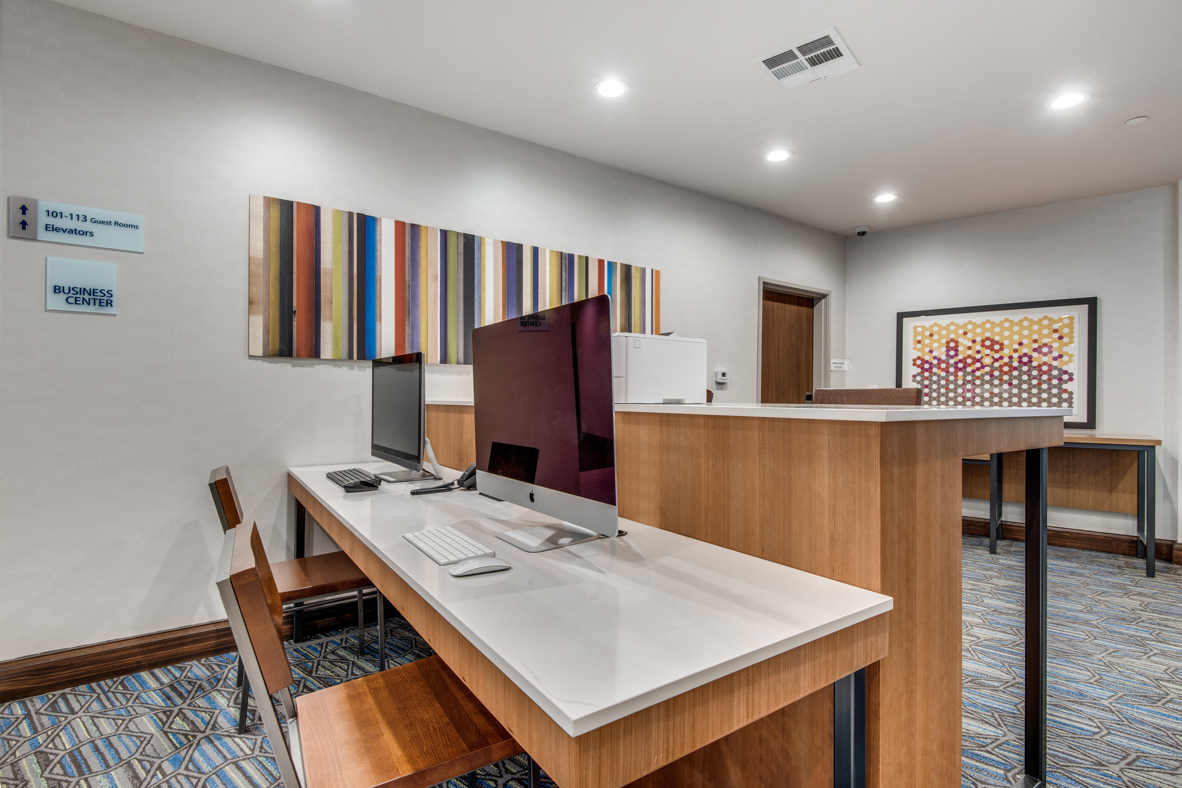 Holiday Inn Express And Suites Dallas North Addison 56/64