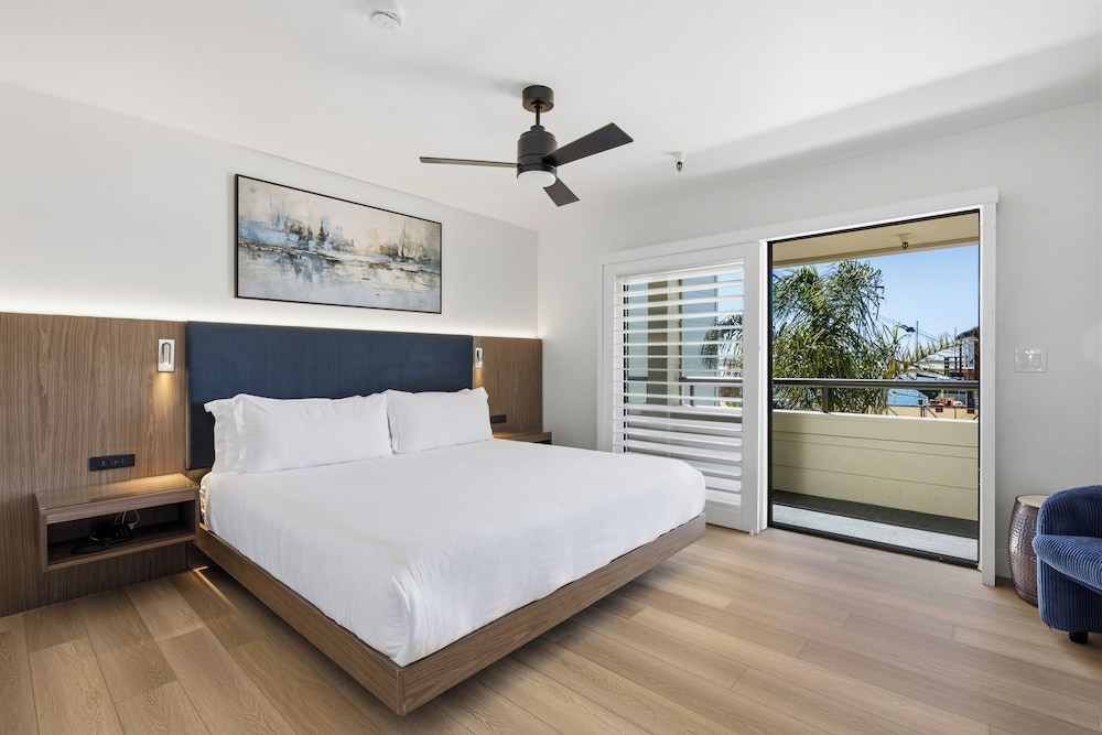 456 Embarcadero Inn Suites 41/77