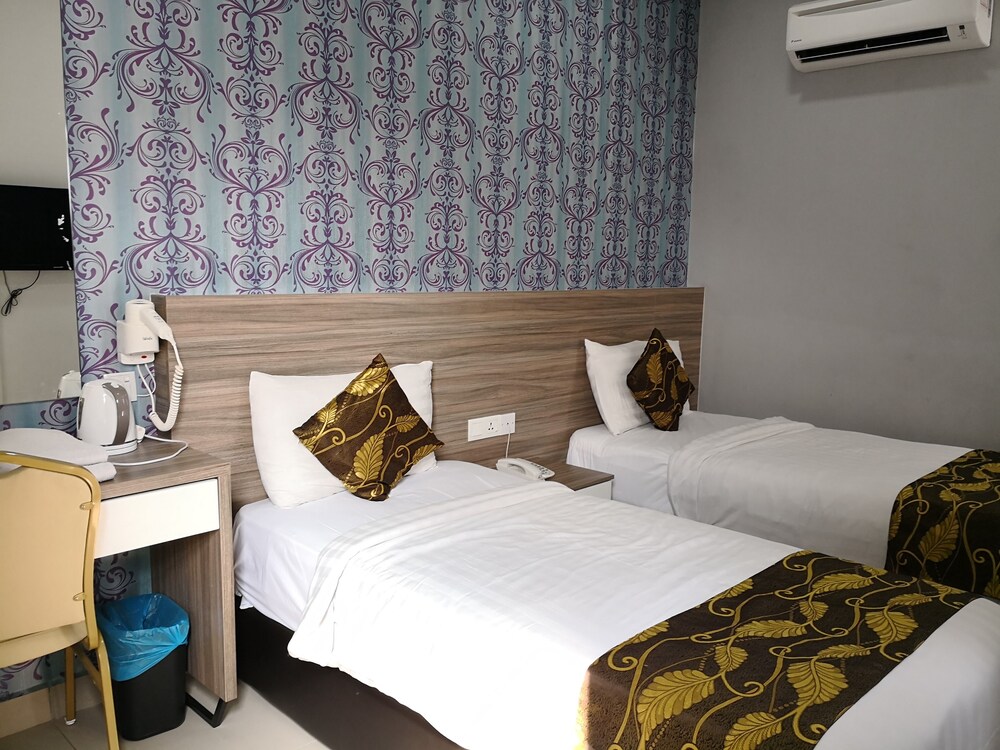 D'metro Hotel 11/61