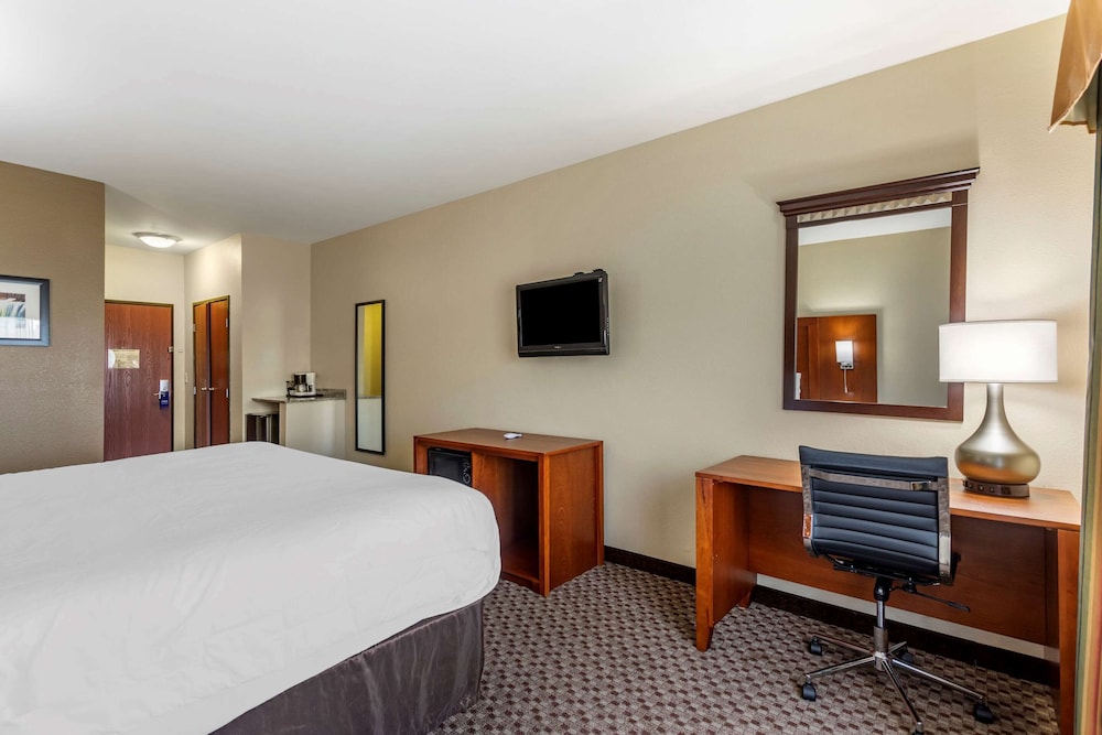 Comfort Inn and Suites Carbondale University Area 15/34