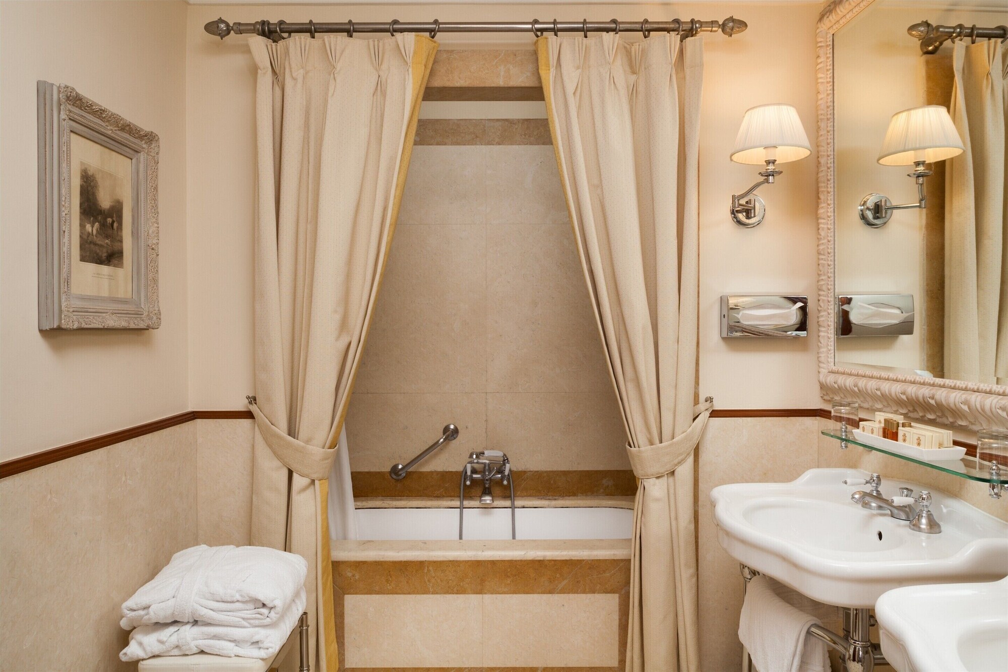 PRESIDENTIAL, SUITE