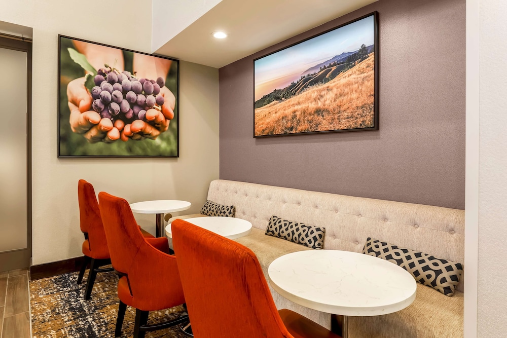 Hampton Inn & Suites Windsor - Sonoma Wine Country 31/40