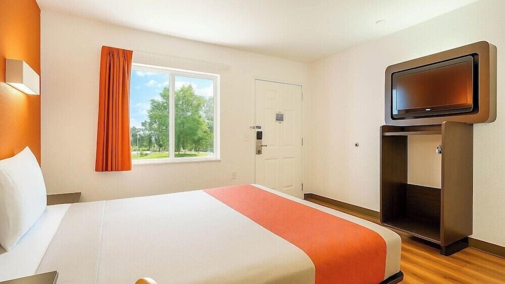 Motel6 Carlsbad, CA Beach 23/50