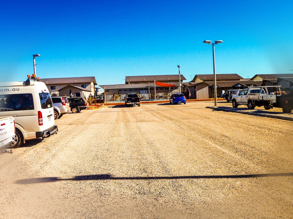 SPINIFEX HOTEL 25/39