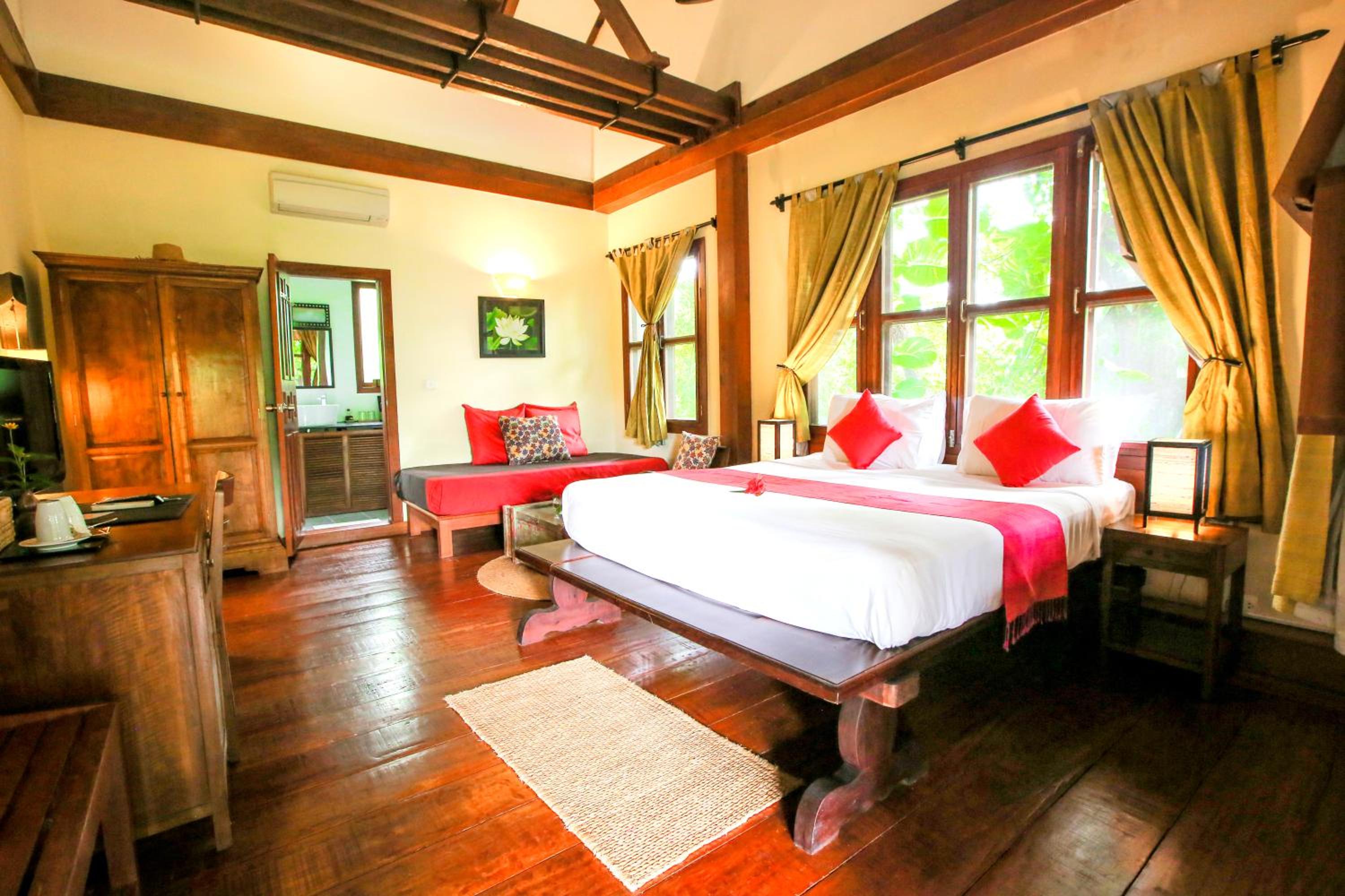 Lotus, Double Bed