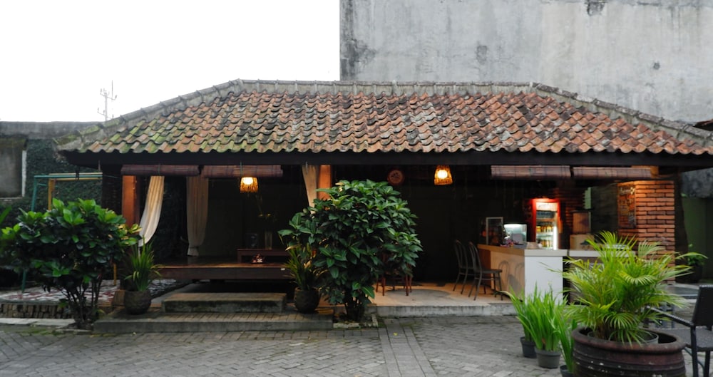 Hotel Catur 2/25
