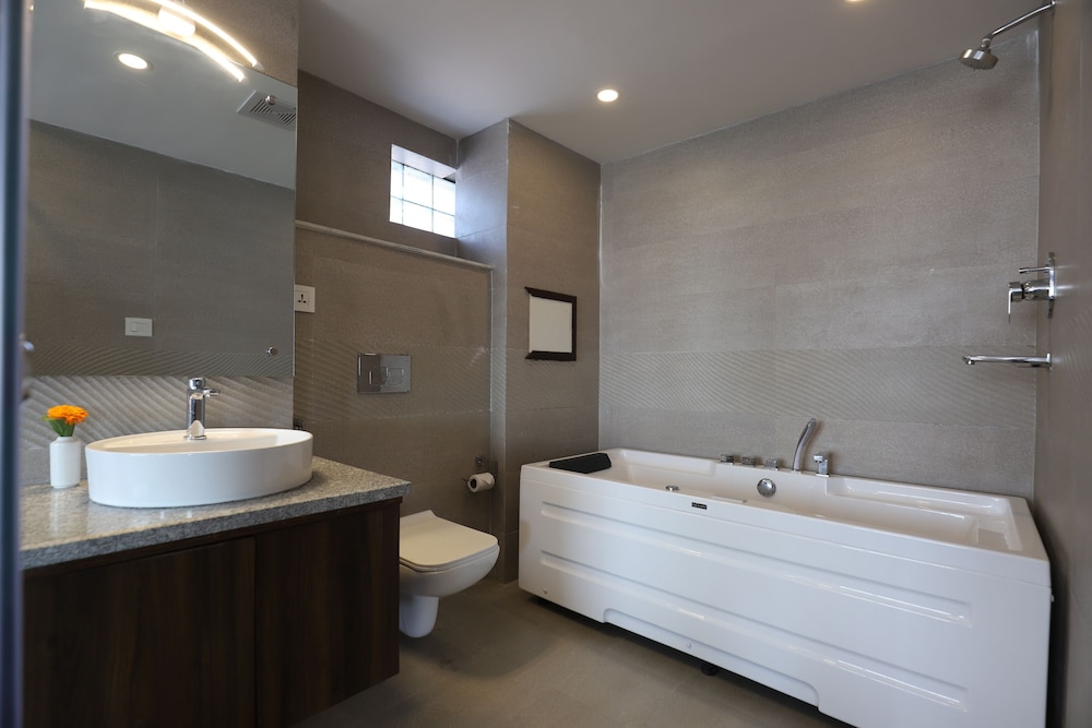 Apex Business Hotel 58/58