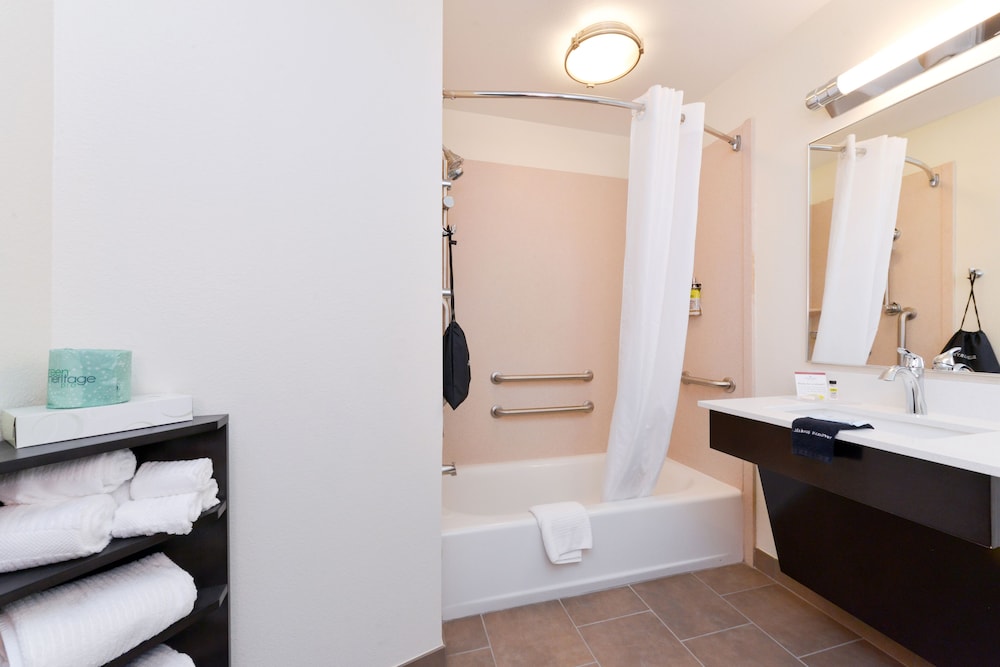 Candlewood Suites Terre Haute 14/49