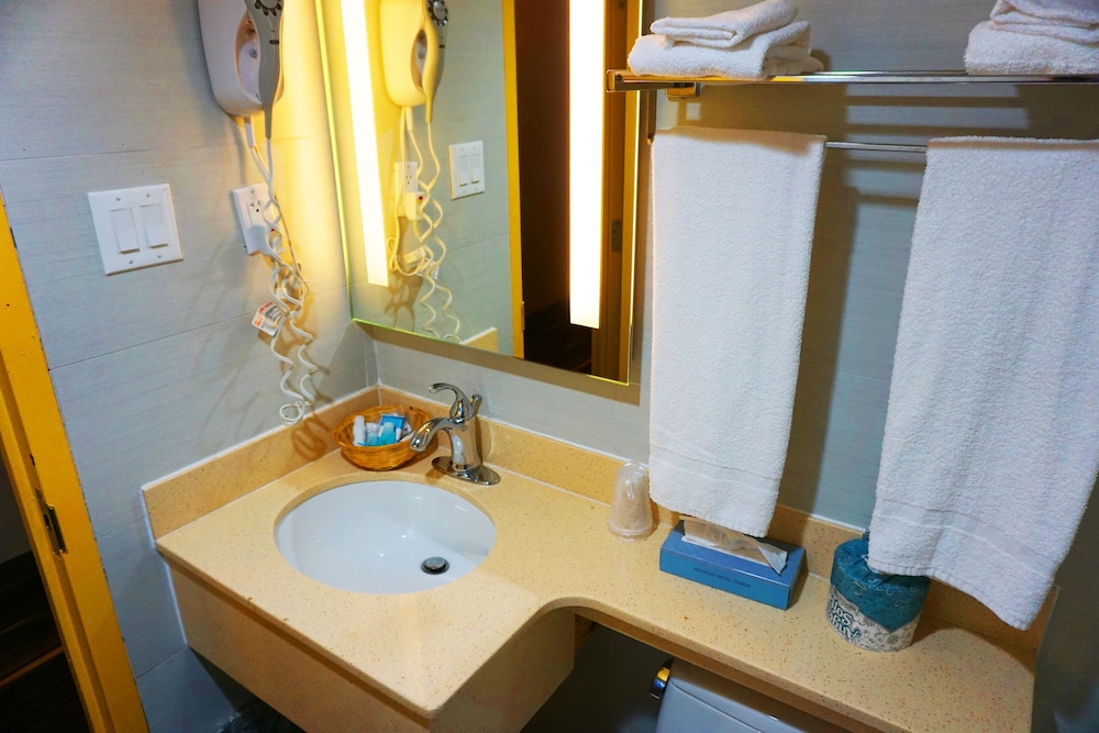 The Floral Park Motor Lodge 14/56