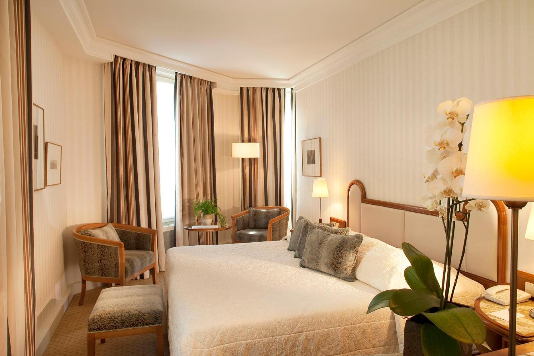 Connecting, Double Bed