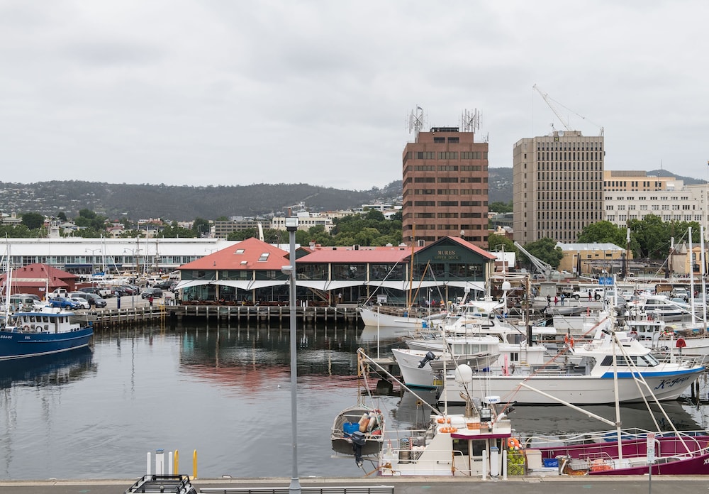 Sullivans Cove Apartments 70/79