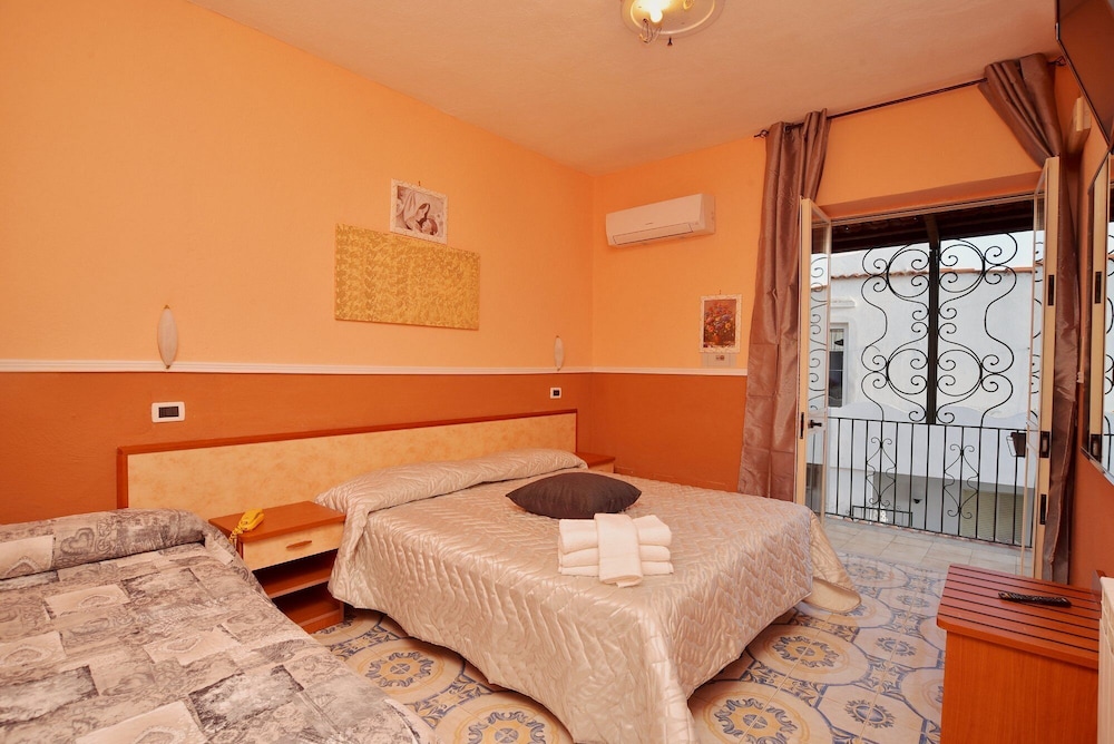 Junior Village Ischia 10/26