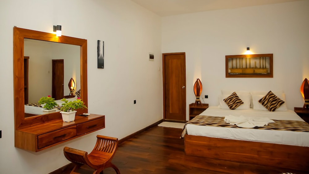 Crown Monarch Diyamankada Nature Resort photo4