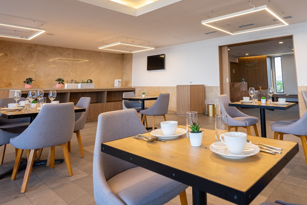 Stadia Suites Queretaro 32/44