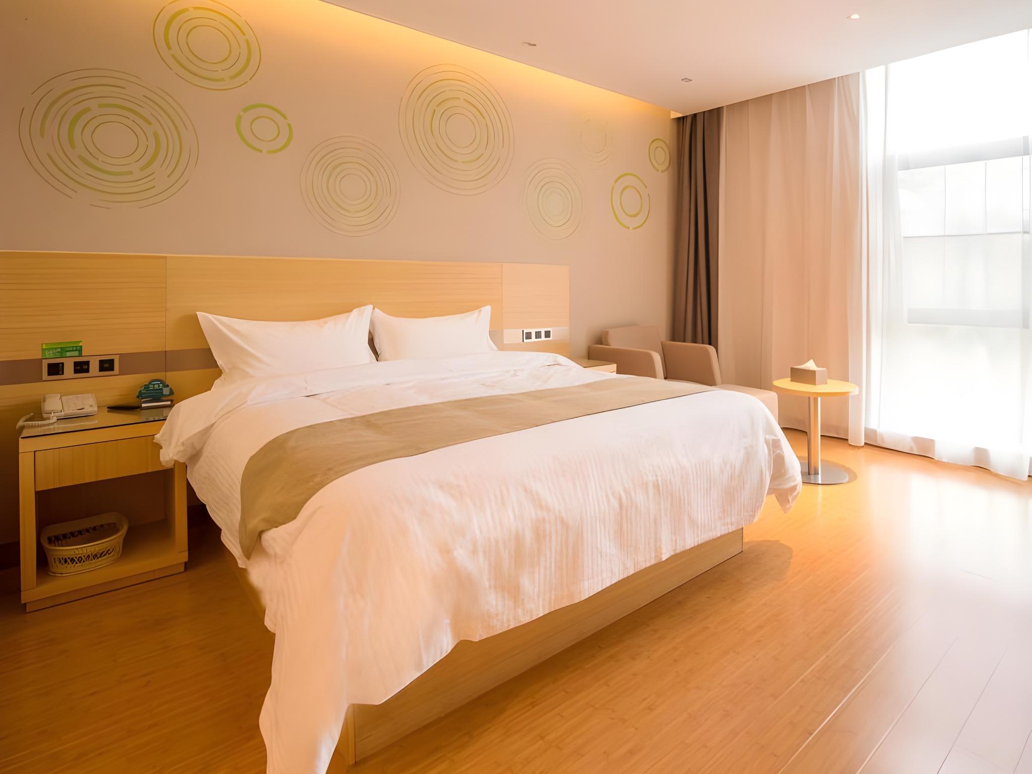 SUPERIOR, QUEEN BED