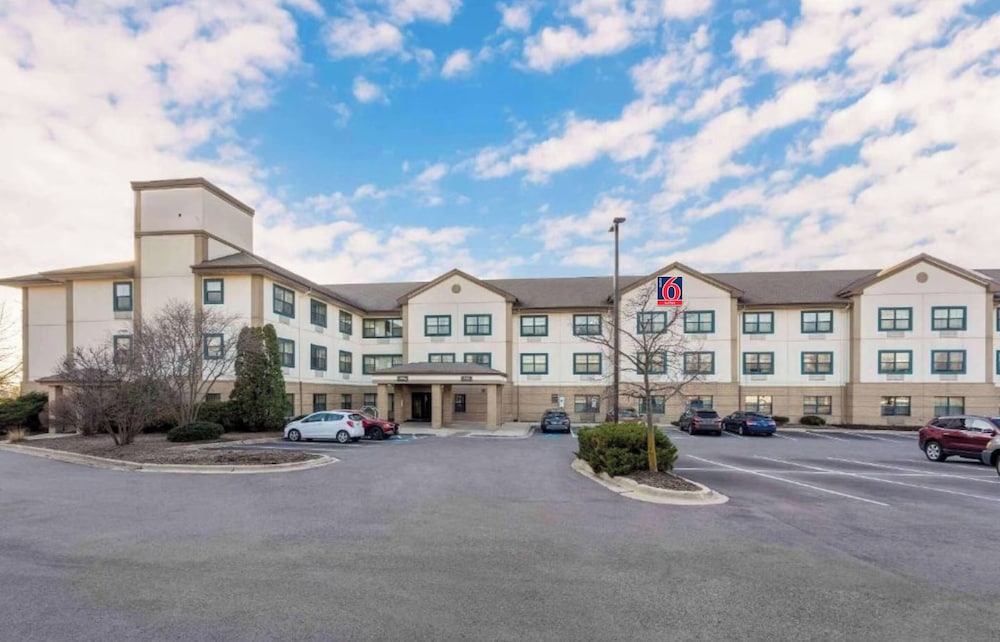Studio 6 Corporate Extended Stay Chicago Lisle IL 45/51