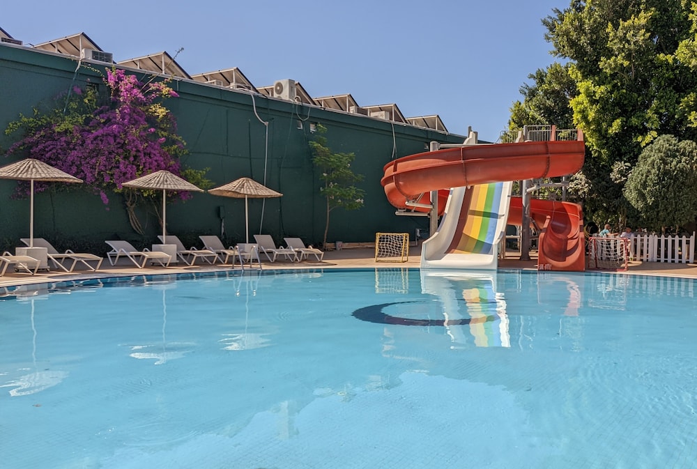 SAILOR’S PARK HOTEL 36/55