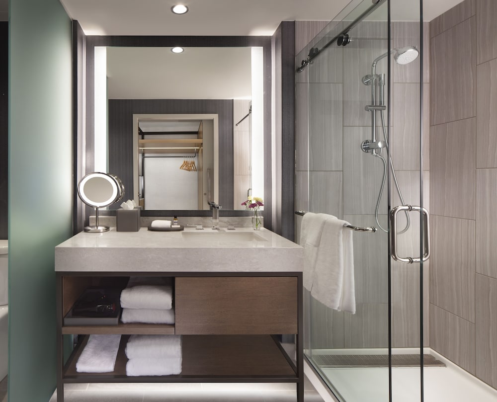 Hyatt Regency Conroe 43/45