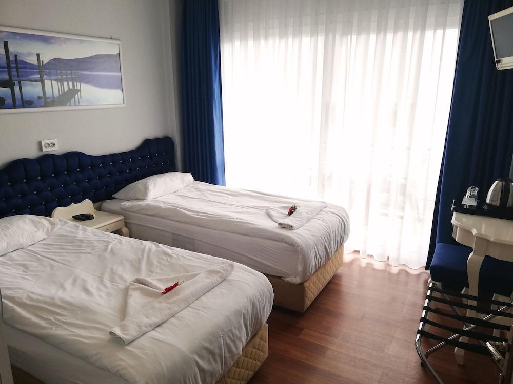 Urkmez Hotel 8/50