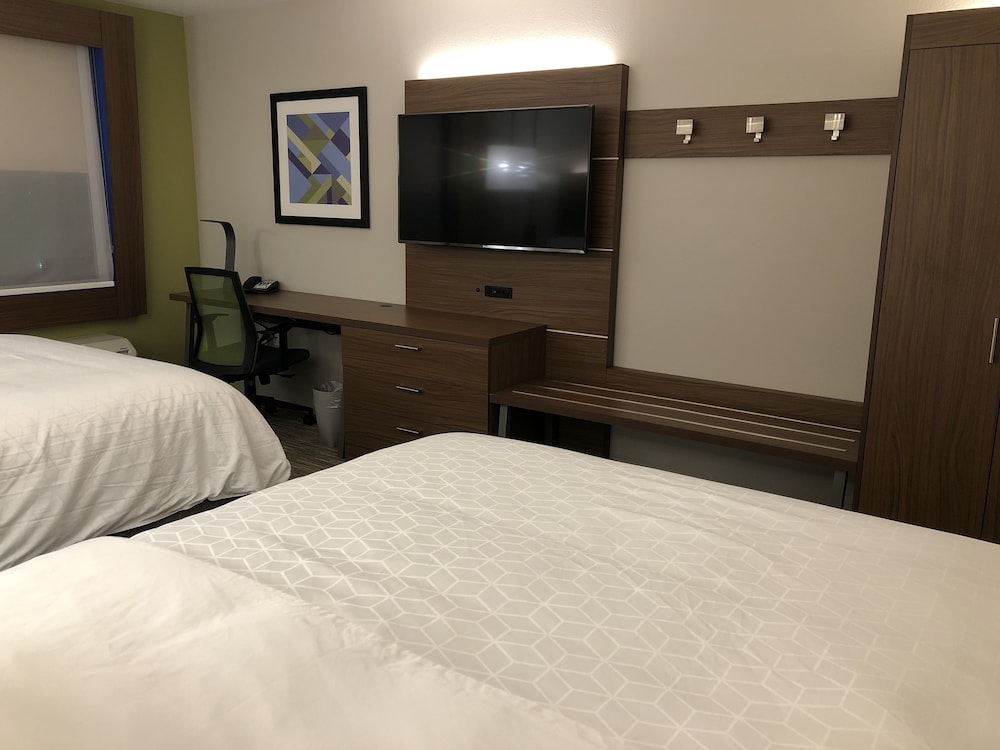 Holiday Inn Express Suites Racine 17/63