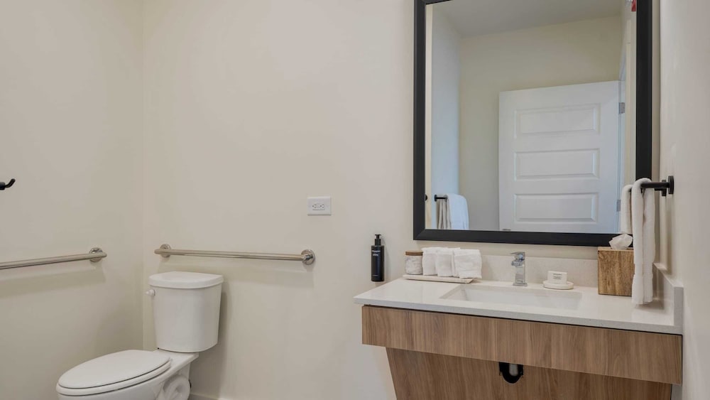 The Gilmore, an AvantStay Hotel 50/50