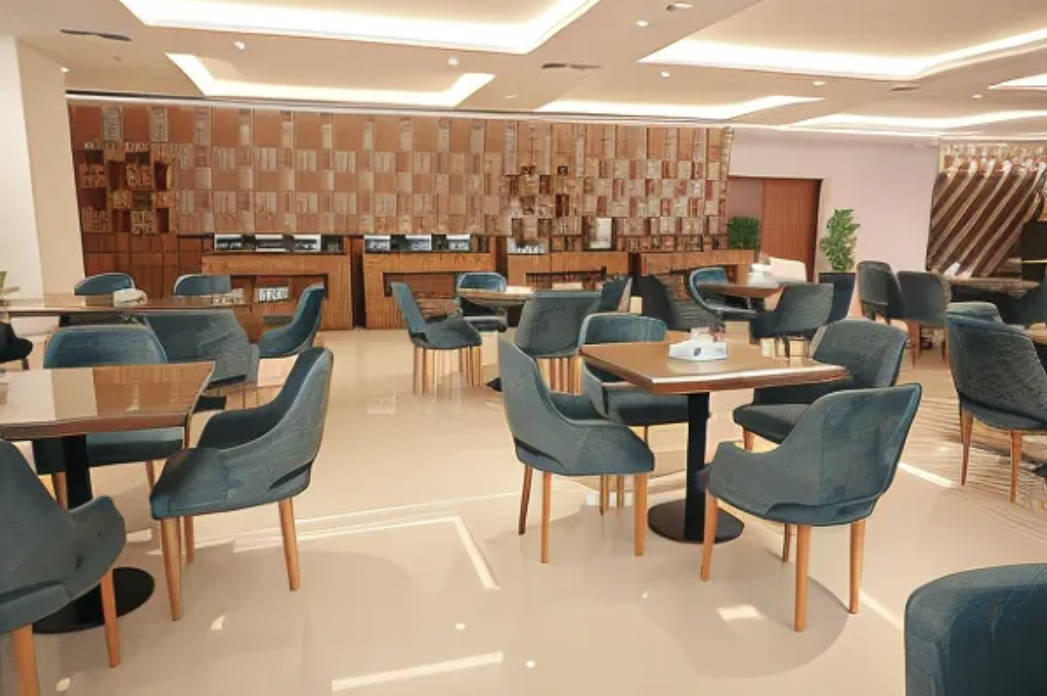 Dolphin Continental Hotel 14/16