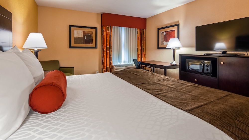 Best Western Plus Parkway Hotel 8/26