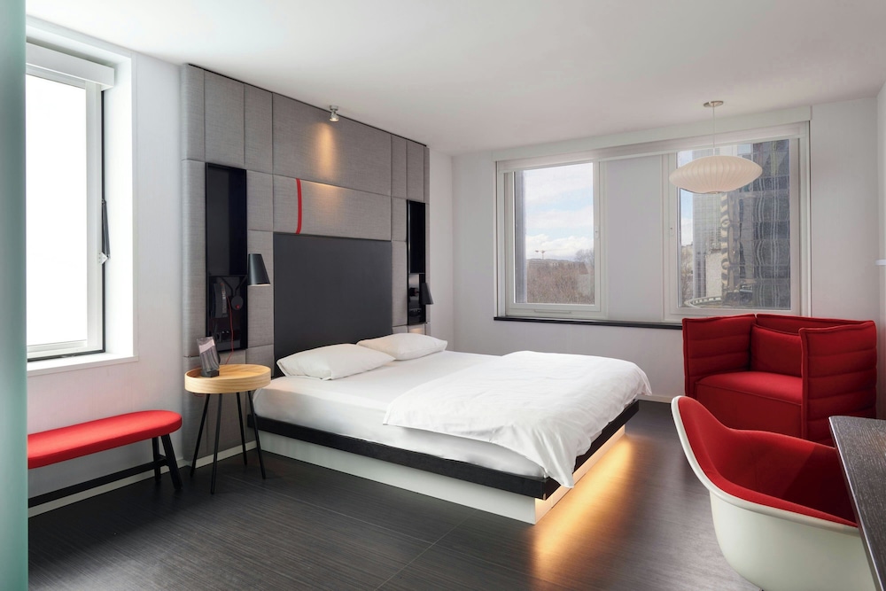 ROOM, KING BED, ACCESSIBLE