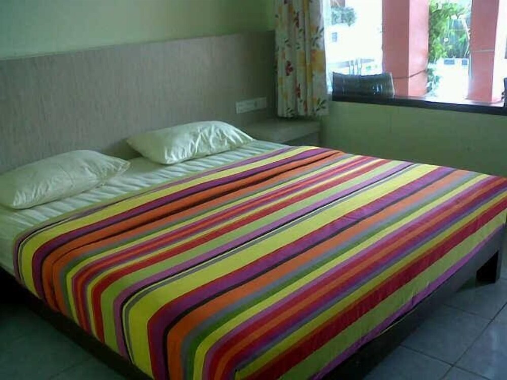 Holiday Beach Inn 2/15