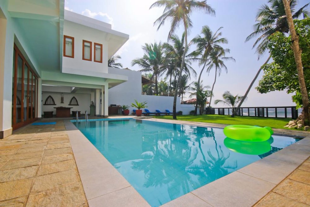 Footprints Villa 32/40