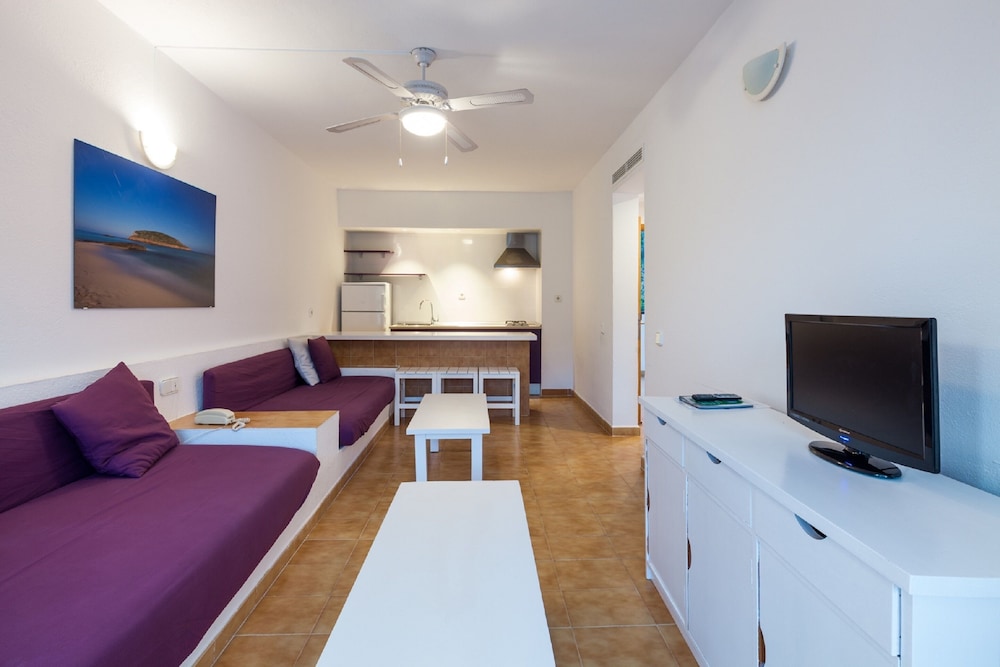 Aparthotel Puerto Cala Vadella 28/32