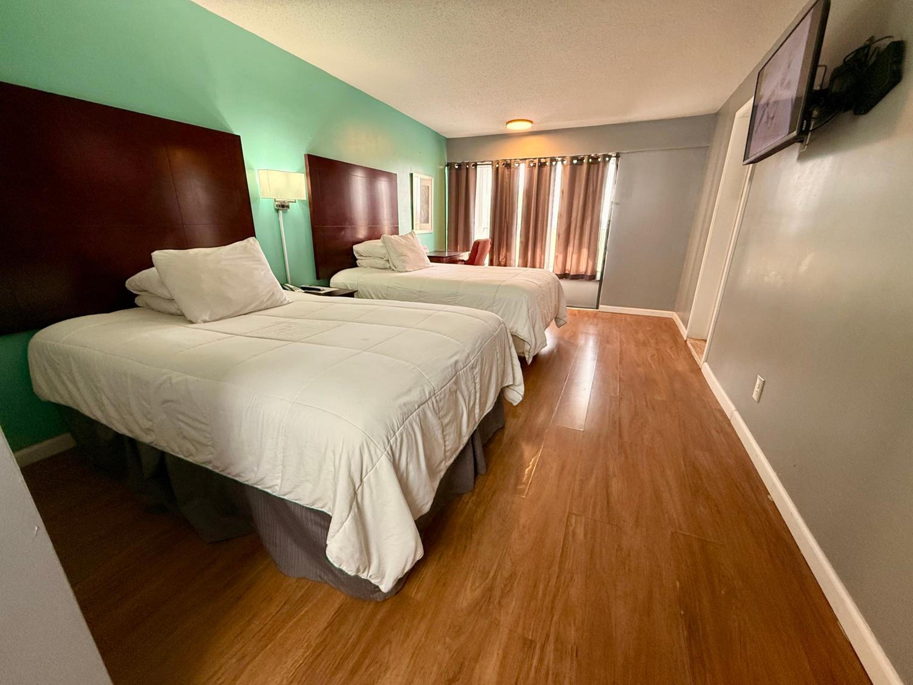 Adjoining, Suite, King Bed, Accessible
