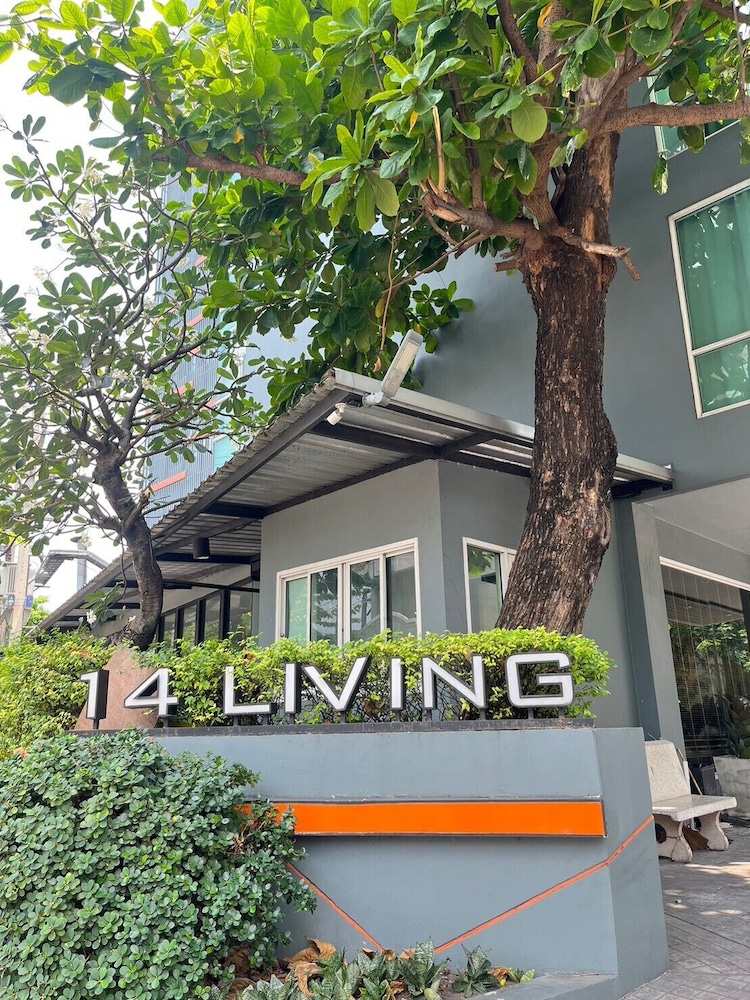 14 Living 4/50