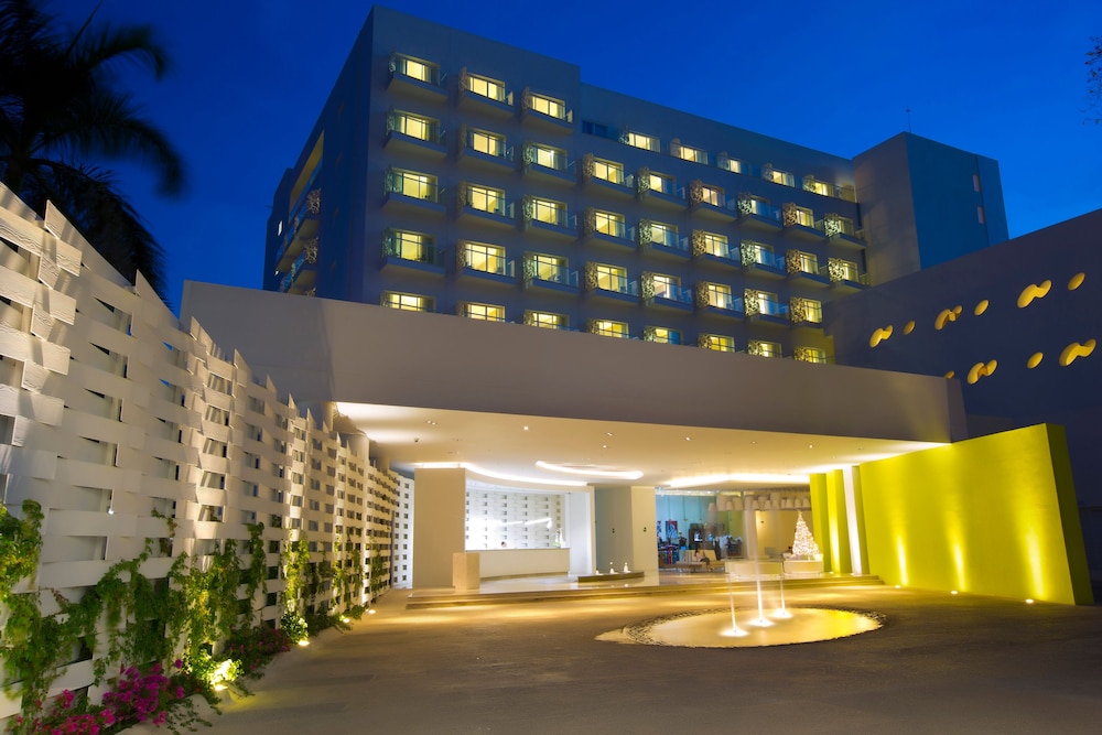 Krystal Grand Puerto Vallarta
