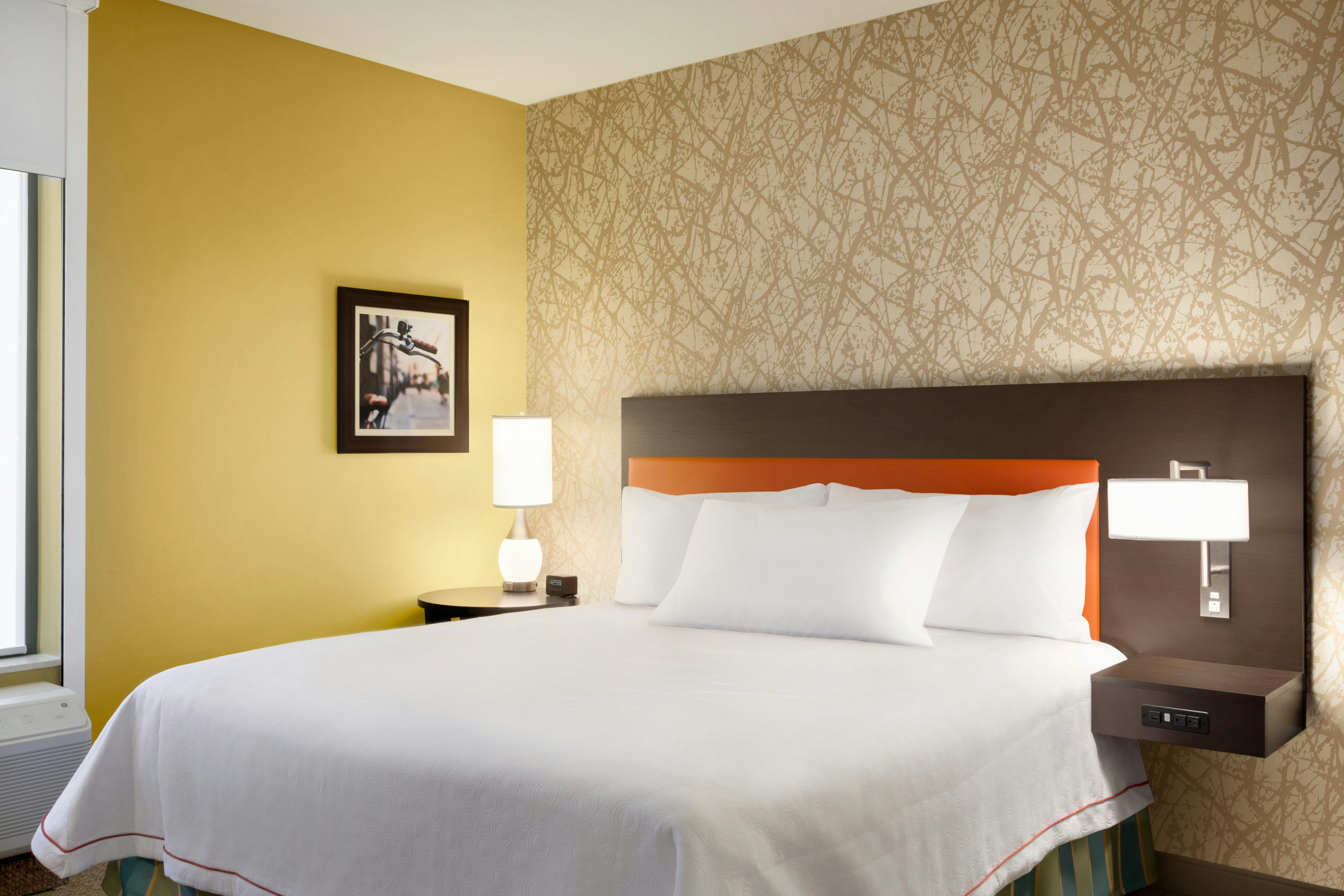 STUDIO, SUITE, KING BED