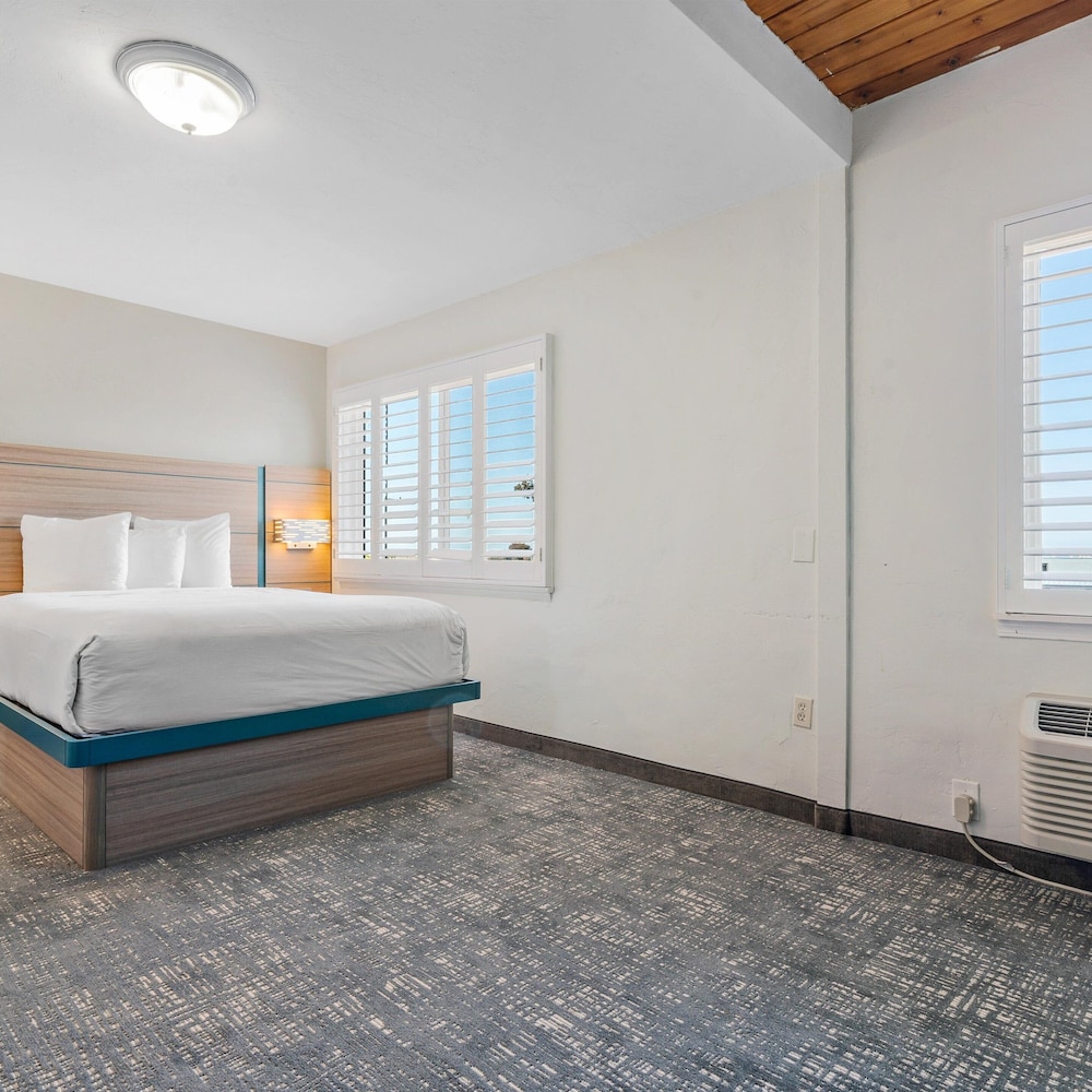 Pacific Shores Inn 35/56