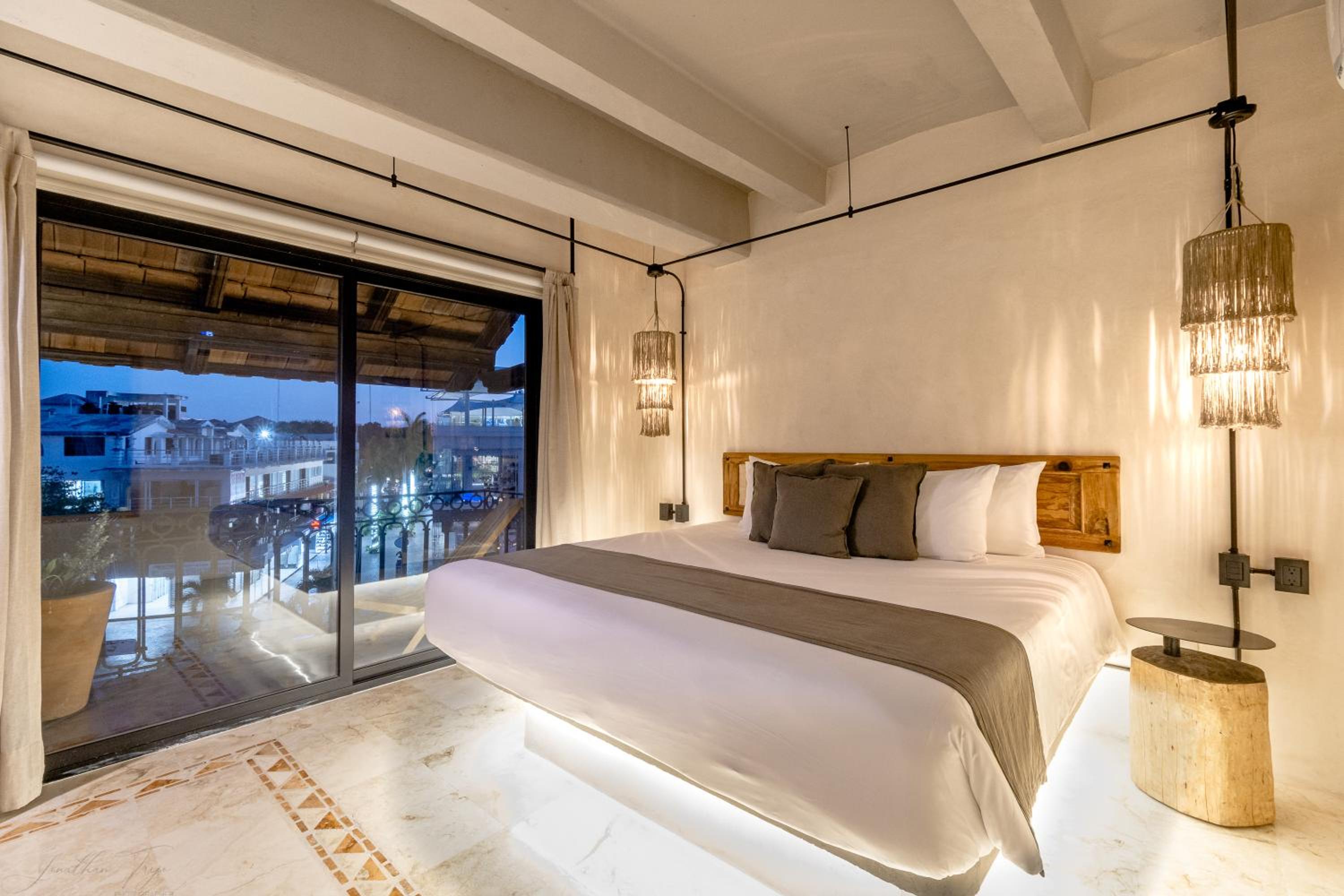 Master, Suite, City View, Hot Tub, Balcony