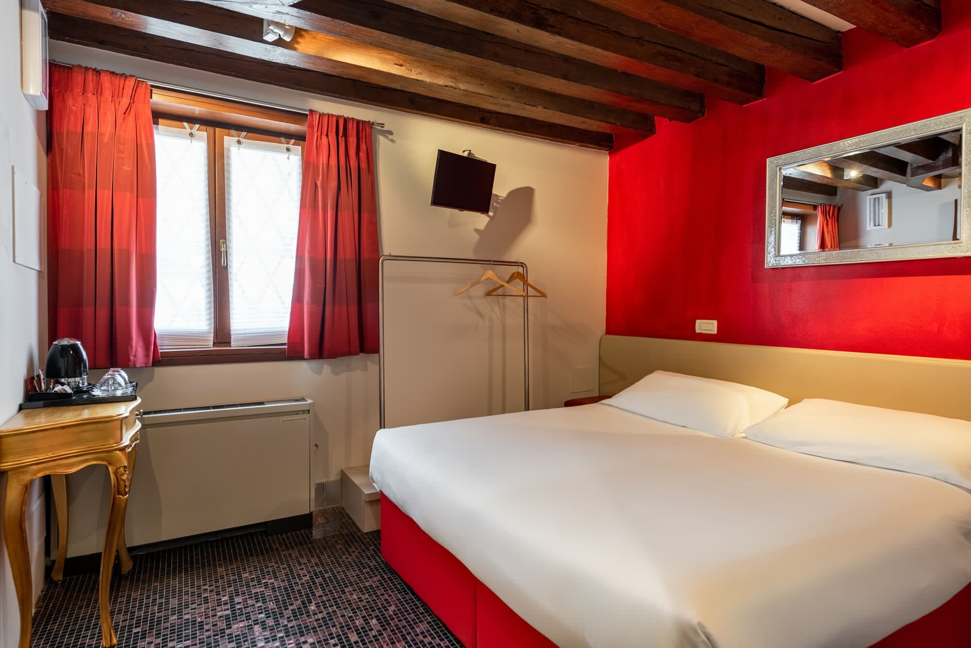 Economy, Single Bed