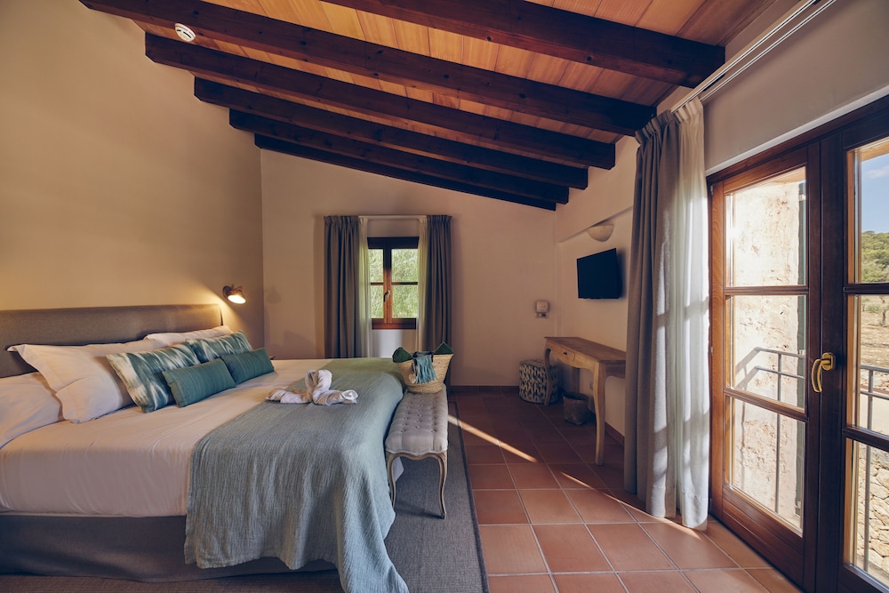 Hotel Rural Es Riquers 26/69