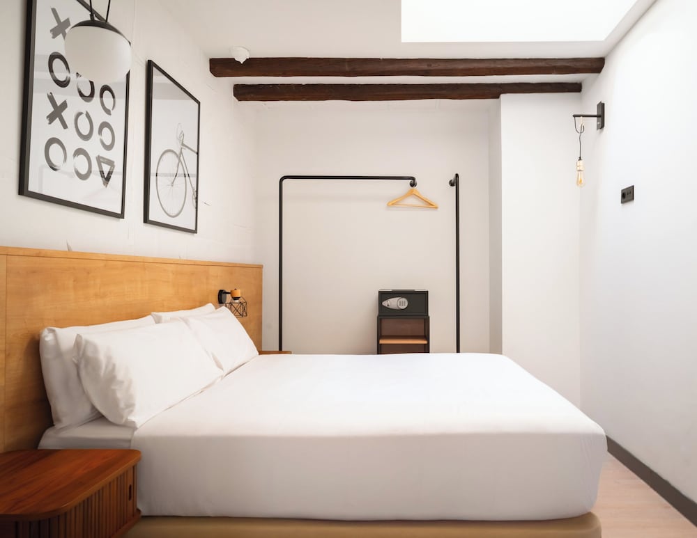1 BEDROOM, APARTMENT, SOFA